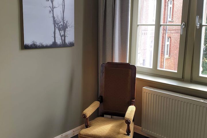 Room 2 of 39