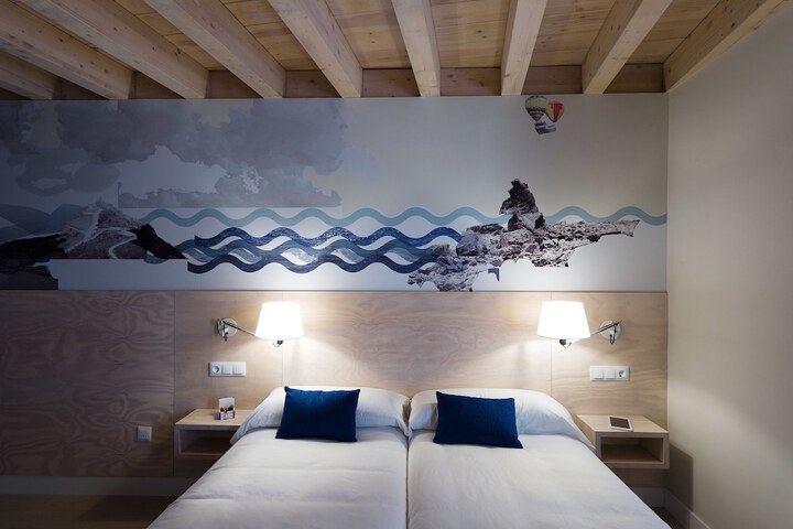 Room 12 of 77