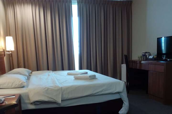 Room 7 of 14