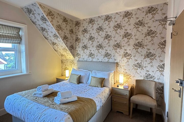 Room 8 of 36