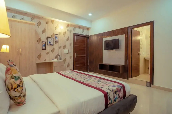 Room 4 of 19