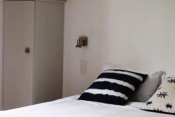Room 2 of 17