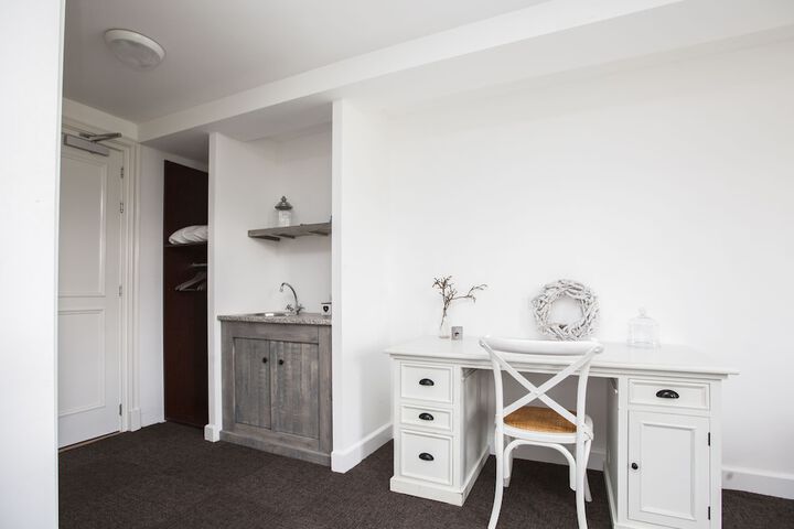Room 10 of 64