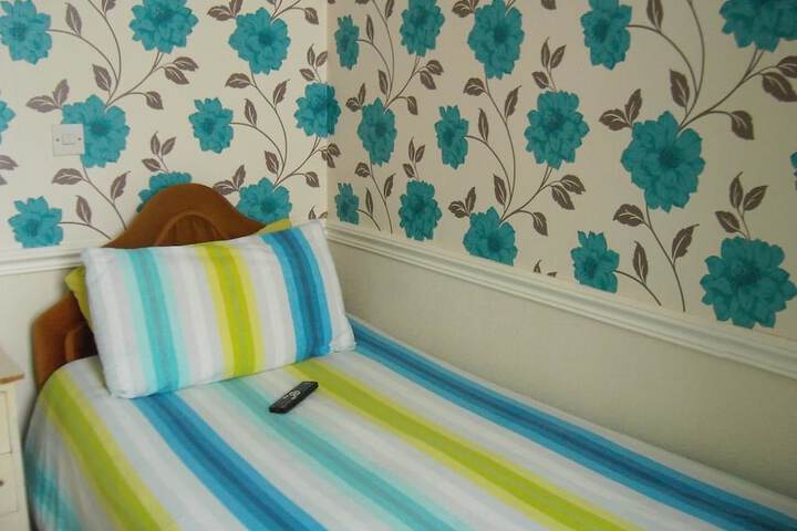 Room 7 of 25