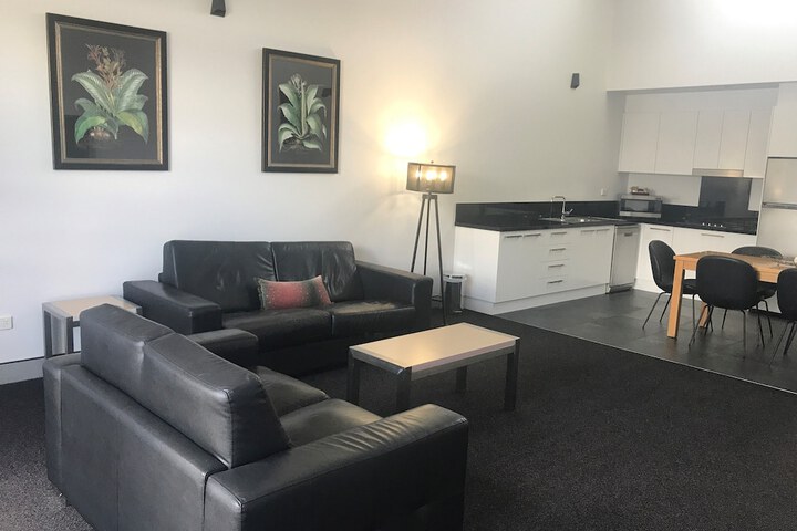 Room 6 of 33
