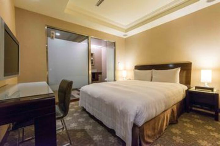Room 32 of 50