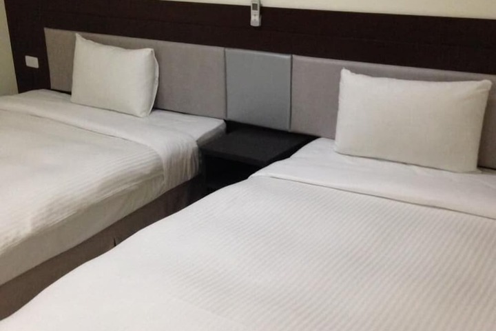 Room 4 of 11