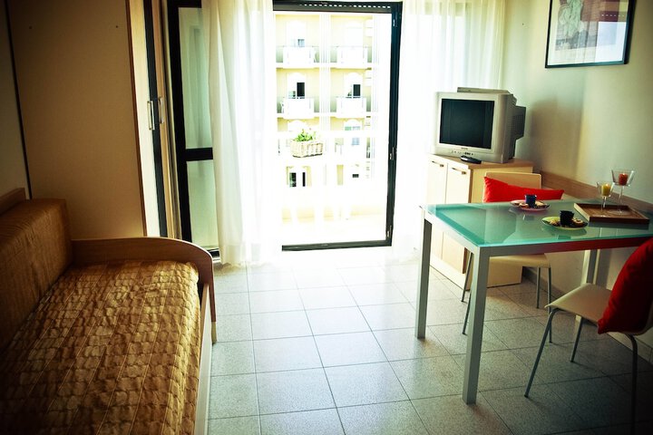Room 6 of 21