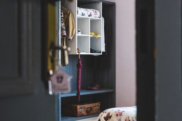 Room 27 of 77