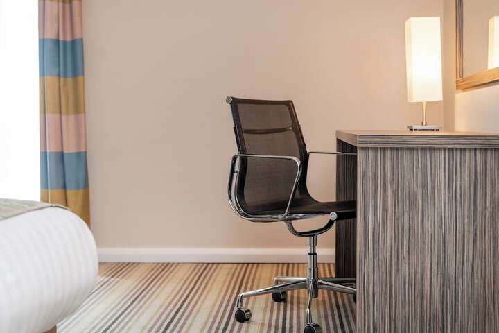 Room 16 of 177