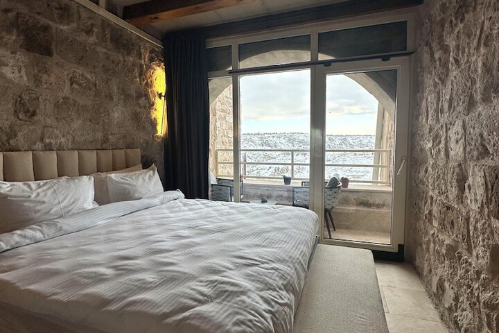 Room 34 of 93