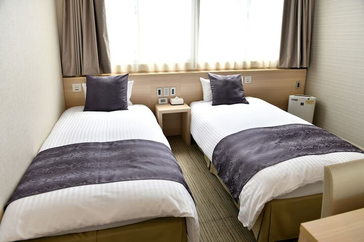 Room 7 of 32