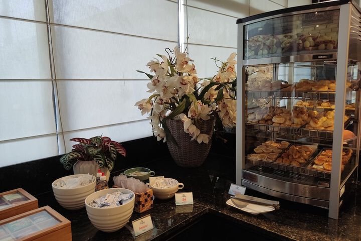 Breakfast/Coffee Service 115 of 141