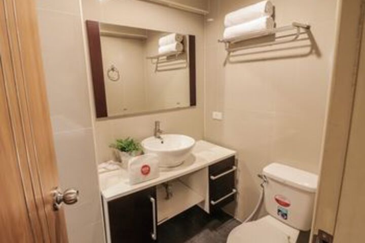 Room 3 of 100