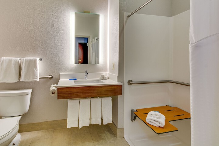 Room 6 of 40