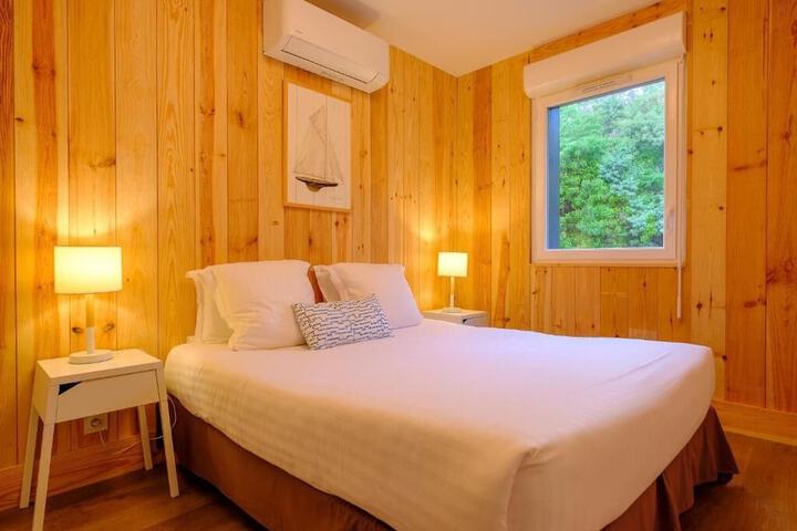 Room 3 of 32