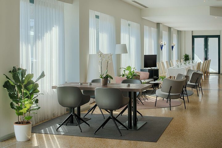 Entrance & Lobby