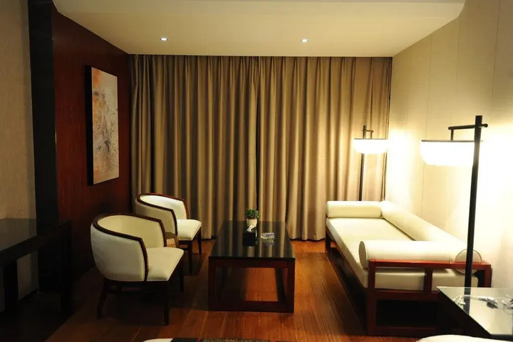 Room 3 of 10