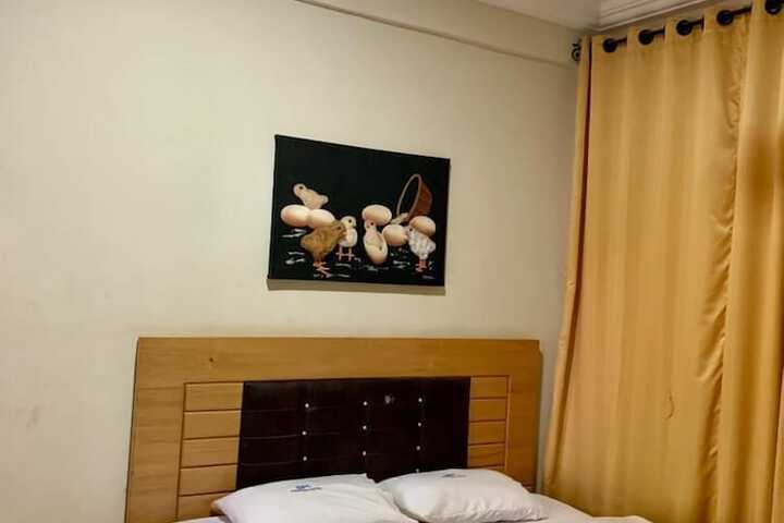 Room 6 of 14
