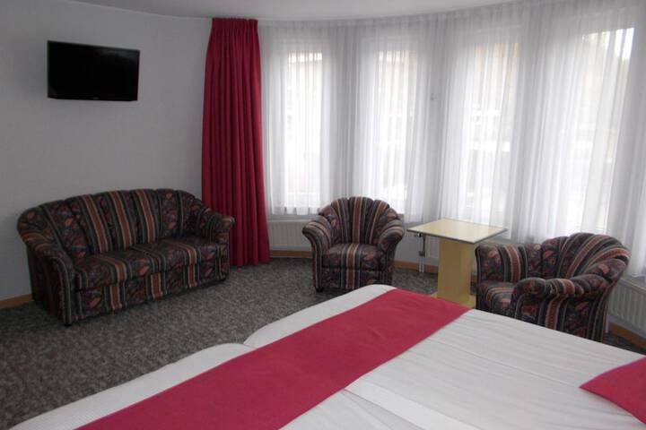 Room 6 of 44