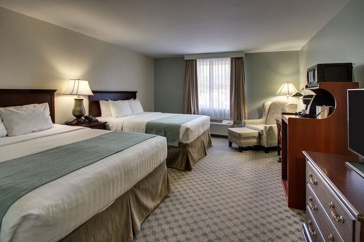 2 Queen Beds (3 of 9)