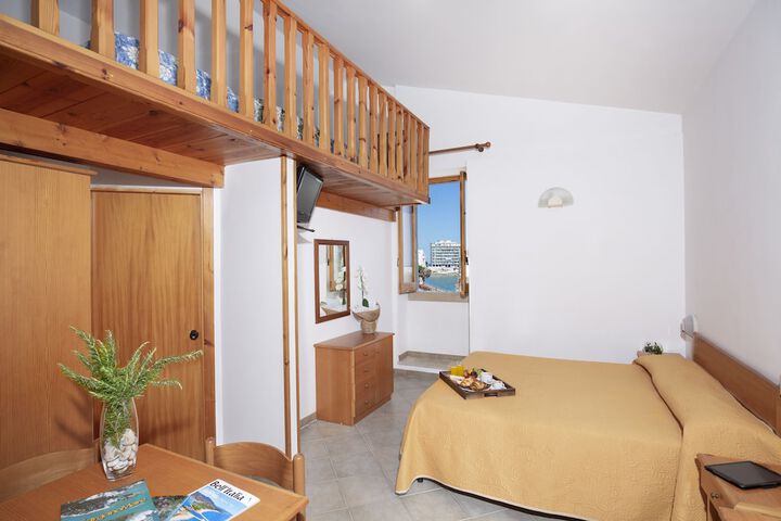 Room 12 of 42