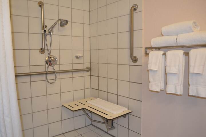 2 Queen Beds (4 of 9)
