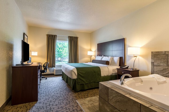 1 King Bed (3 of 8)
