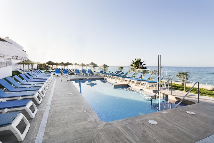 Hotel Pool