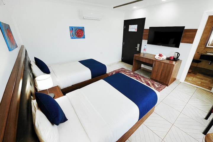 Room 10 of 65