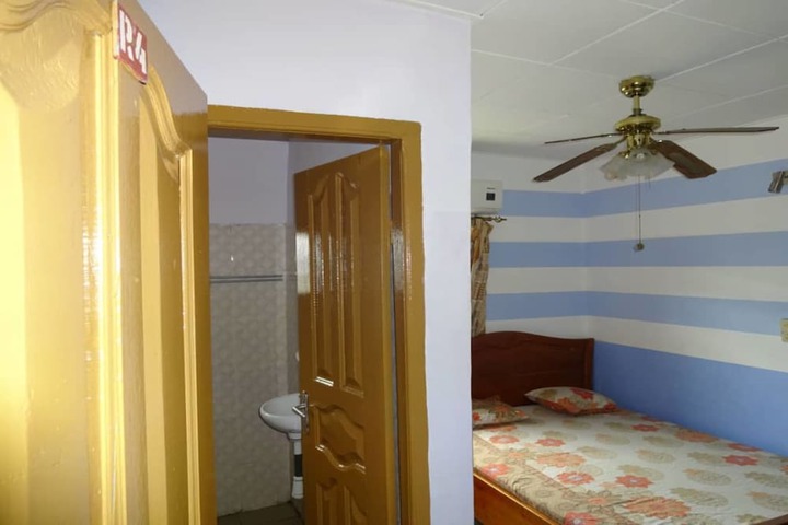 Room 7 of 12