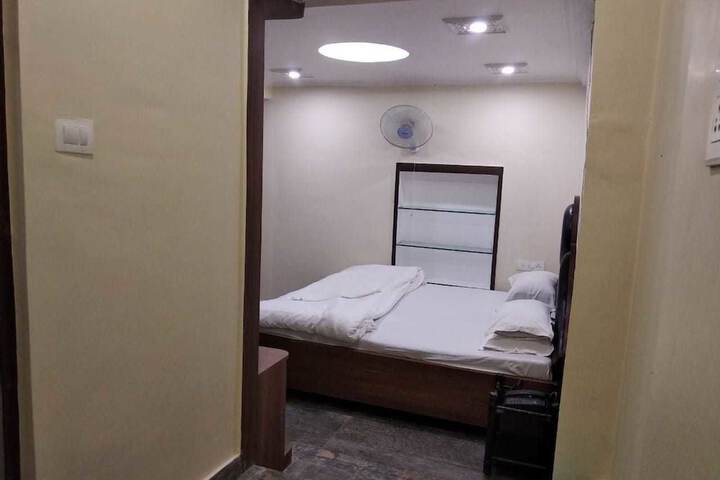 Room 2 of 117