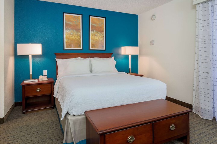1 King Bed Studio Suite (3 of 12)