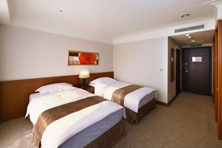 Room 8 of 29