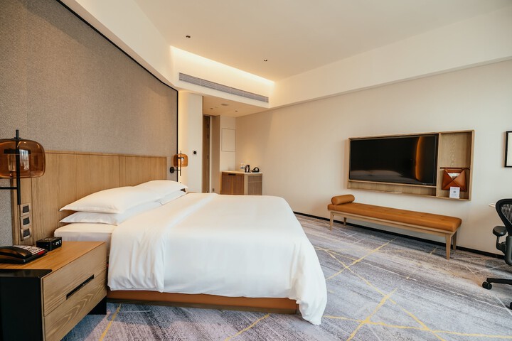 Room 16 of 136