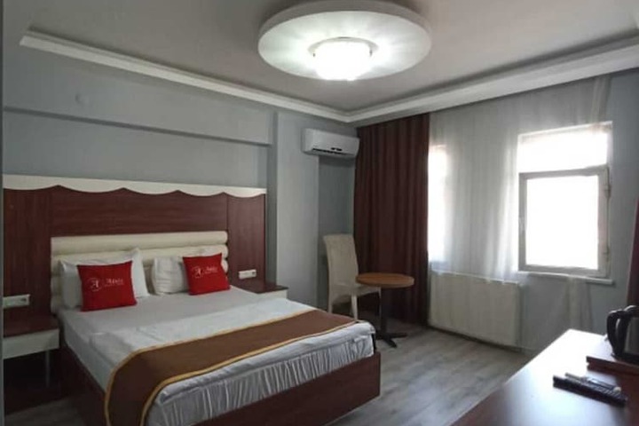 Room 32 of 53