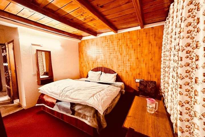 Room 3 of 18
