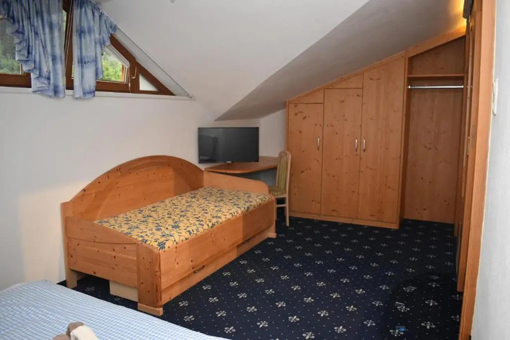 Room 4 of 23