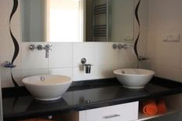 Room 6 of 26