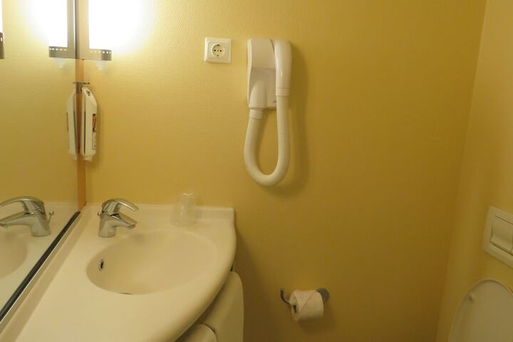 Room 20 of 64