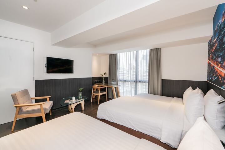 Room 8 of 43