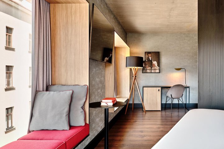 Room 33 of 117