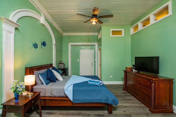 Room 17 of 171