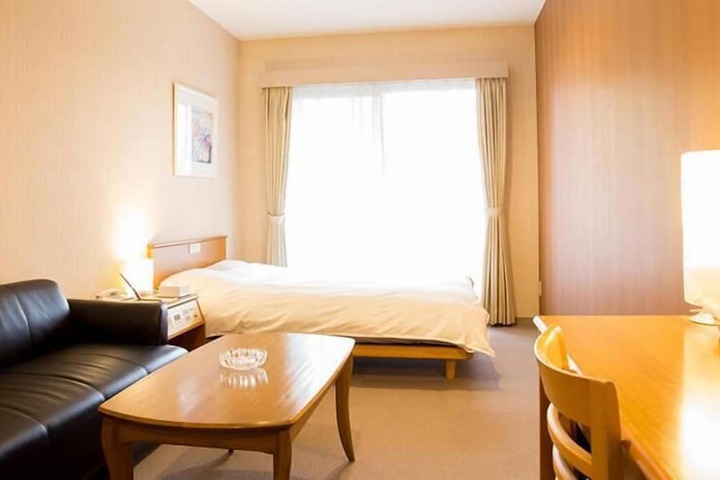 Room 3 of 27