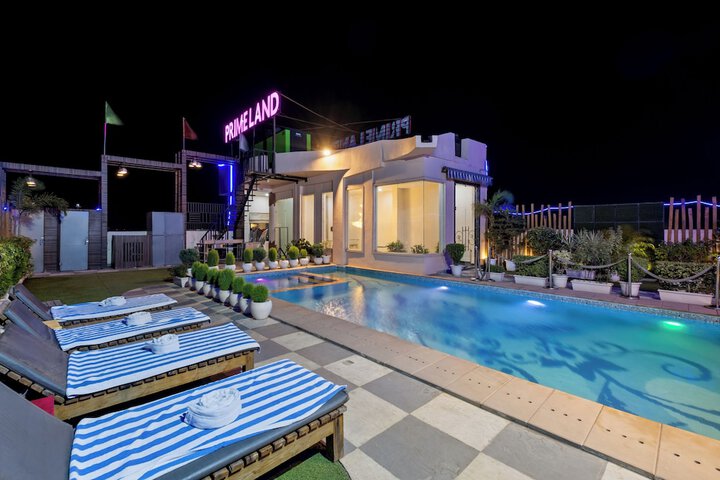Pool 25 of 61