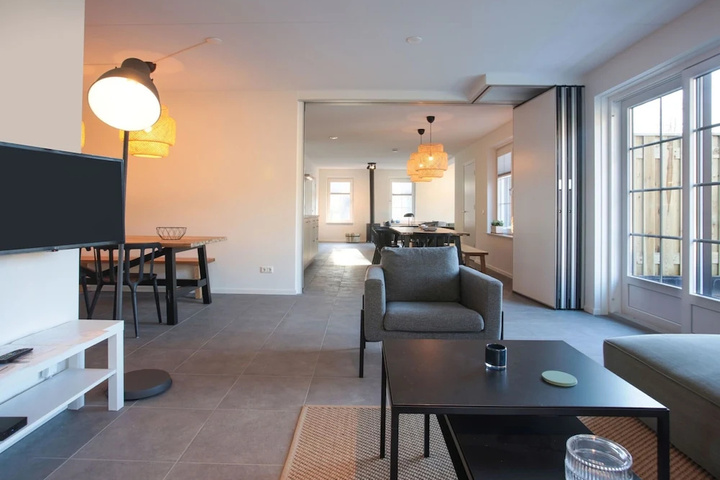 Room 6 of 14