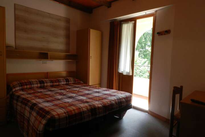 Room 6 of 50