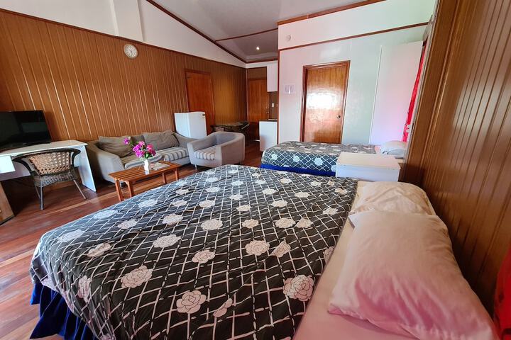 Room 10 of 42