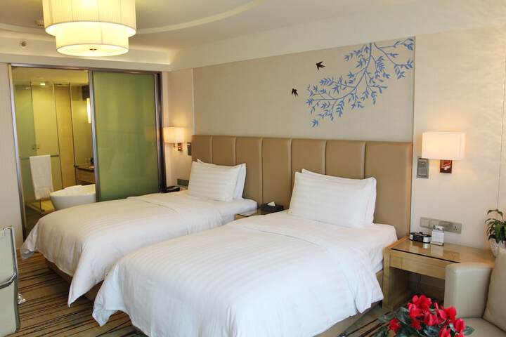 Room 5 of 72