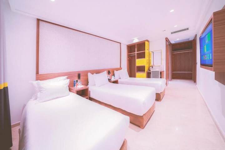 Room 14 of 32